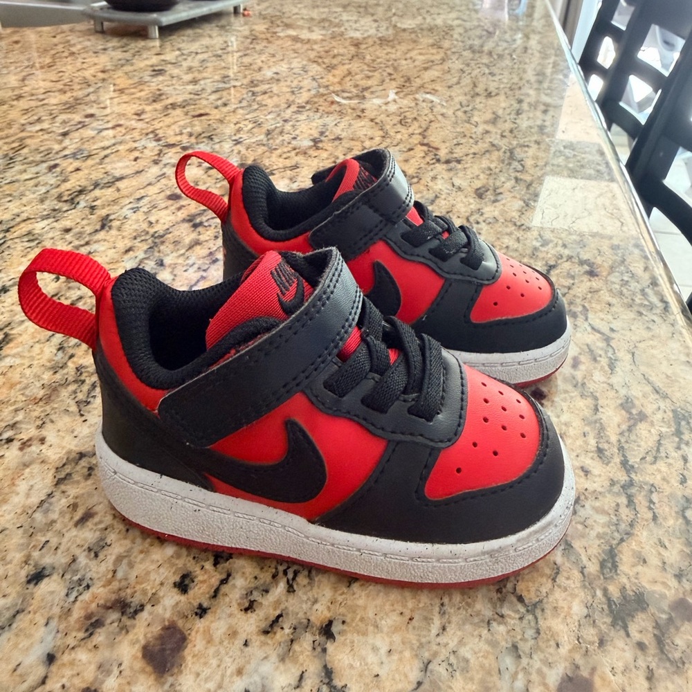 Nike Kids Red and Black Hook-and-Loop Low-Top Sneakers